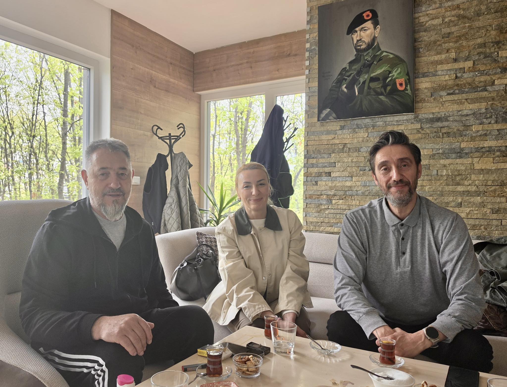 Uran Ismaili viziton Sami Lushtakun: Jam i lumtur që u pamundësua skenari i Kurtit për dhunë
