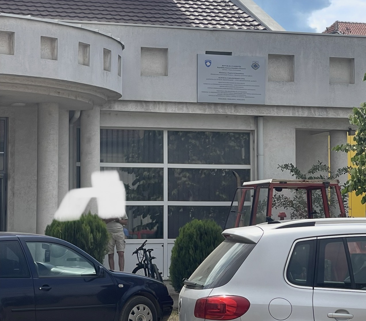 Bie sistemi i internetit në Qendrën e Regjistrimit në Podujevë, qytetarët mbesin pa shërbime