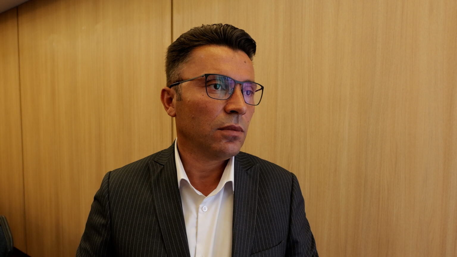 Rrustemi: PDK-ja përmes Përparim Ramës po tenton ta godasë Lumir Abdixhikun