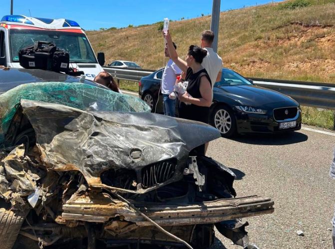Policia jep detaje për aksidentin ku humbi jetën një grua në autostradë