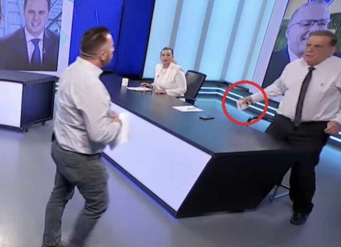Eskalon debati në Tëvë1: Një panelist i turret prof. Nexhit, ky e rrok tasin në dorë