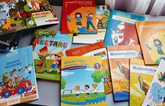 MASHTI me negocim pa publikim të kontratës ndan mbi 103 mijë euro për abetaret e diasporës