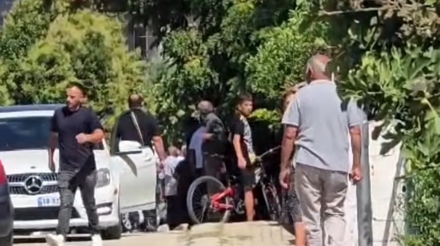 I vrau ish-dhëndri, çifti Plaku përcillet në banesën e fundit – autori varroset të dielën