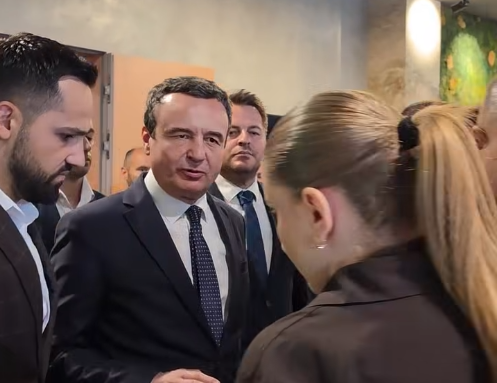 Kurti u shmanget përsëri pyetjeve të gazetarëve rreth formimit të institucioneve