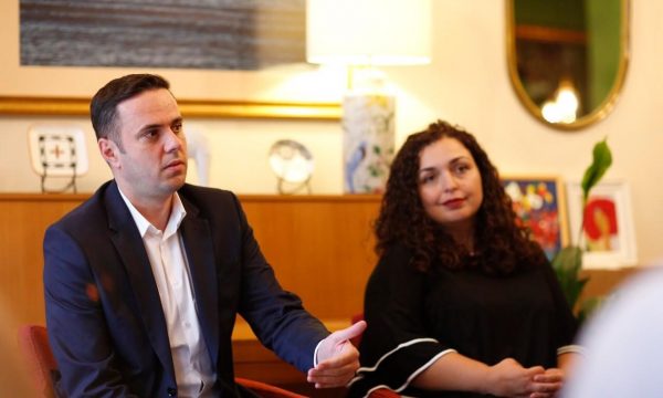 Osmani dhe Abdixhiku shkojnë në takim te Kurti