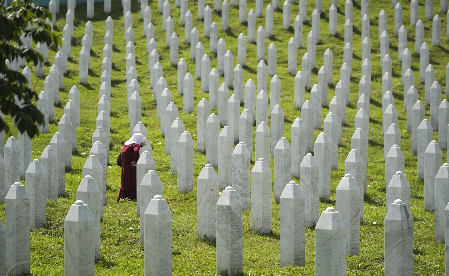 Turqia kujton Srebrenicën, thotë se mbetet zë i të shtypurve – edhe i Kosovës