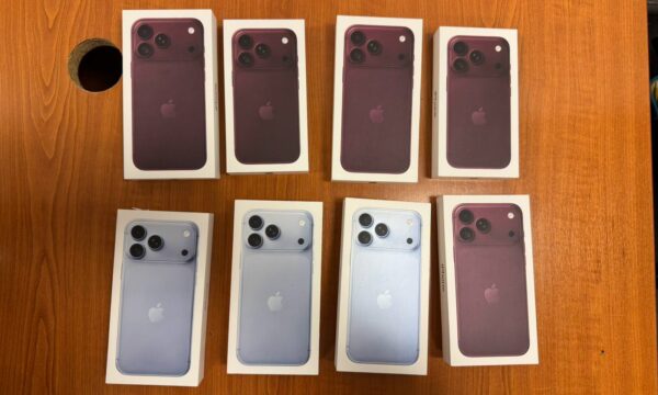 Dogana ndalon 8 iPhone 18 të padeklaruar në Aeroportin e Prishtinës