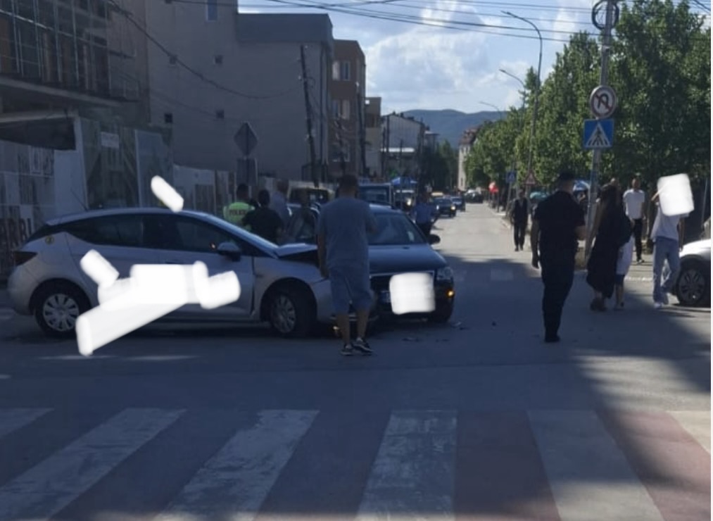 Aksident pranë dy shkollave në Podujevë