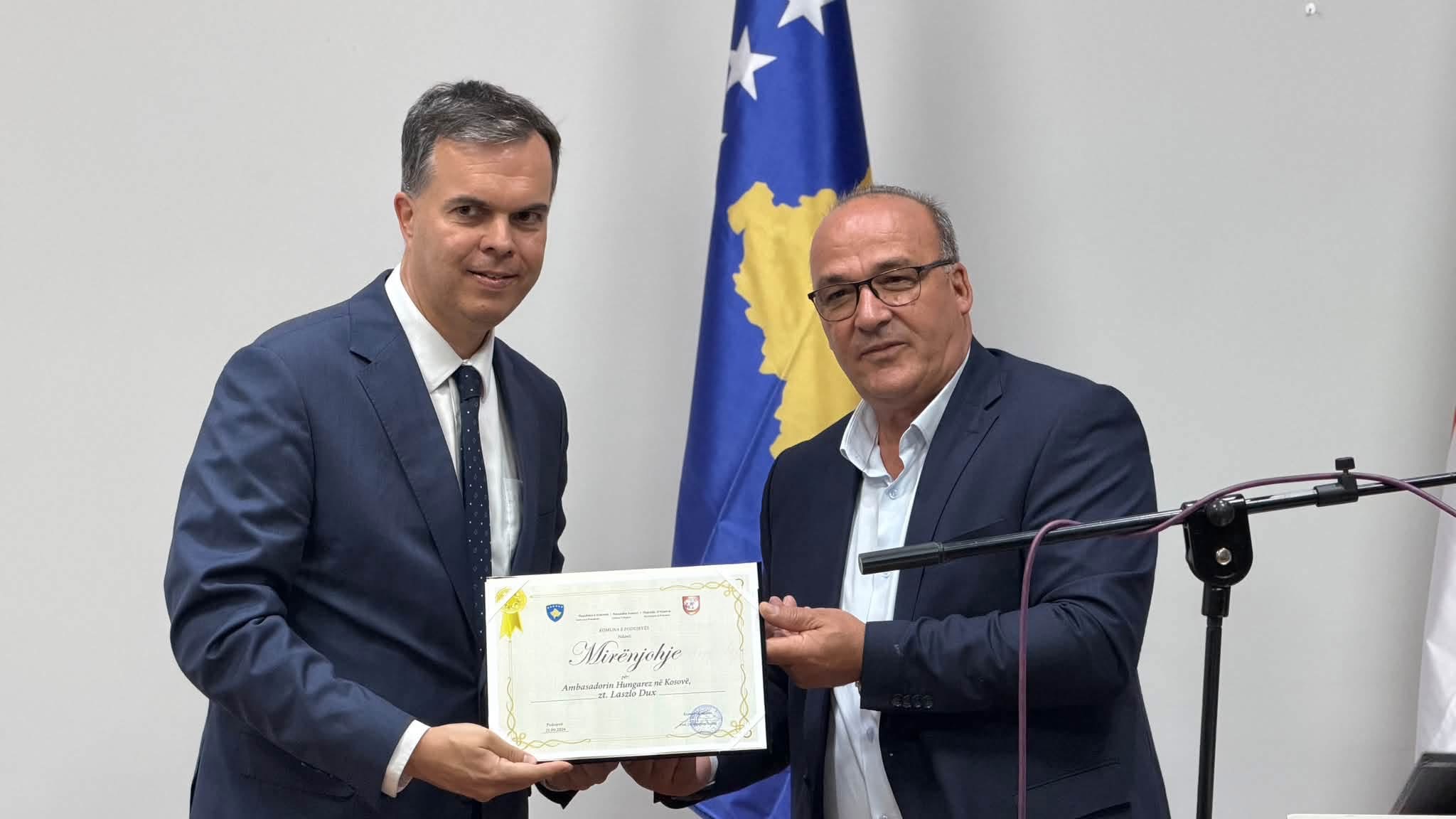 Bulliqi pret Ambasadorin e Hungarisë në “Javën e Kulturës Hungareze” në Podujevë
