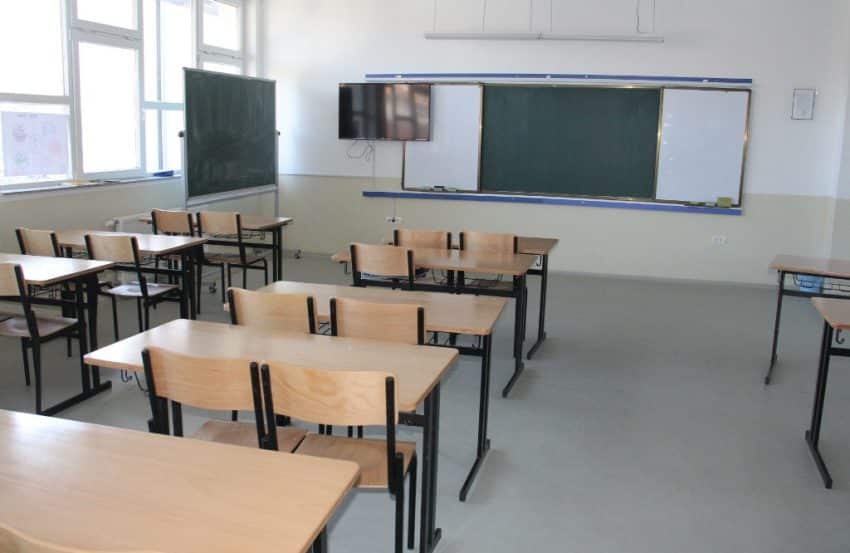 AKK: Shkollat hyjnë në javën e dytë pa dokumentacionin bazë pedagogjik